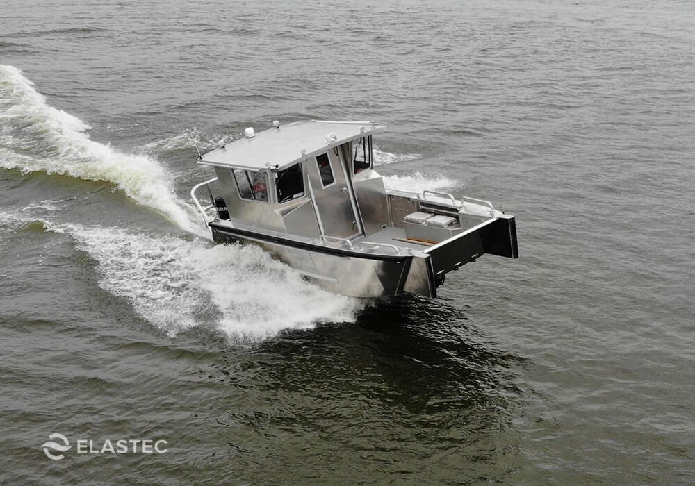 Full cabin aluminum landing craft