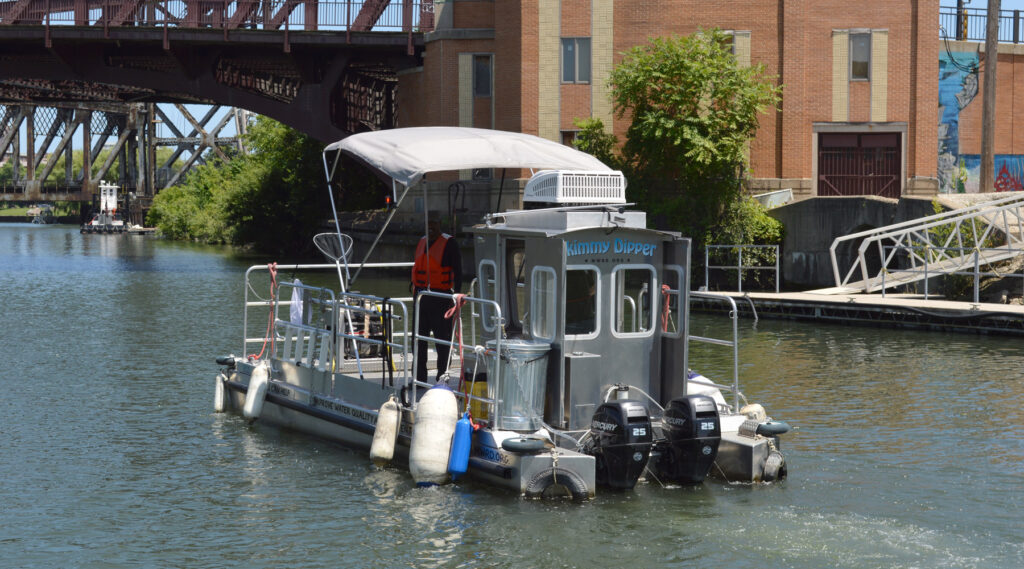 Trash skimmer boats in Chicago, Illinois