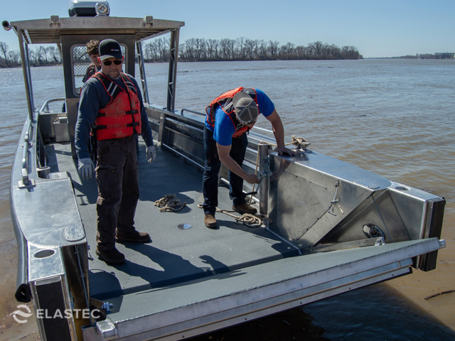 Aluminum landing boat with bow ramp